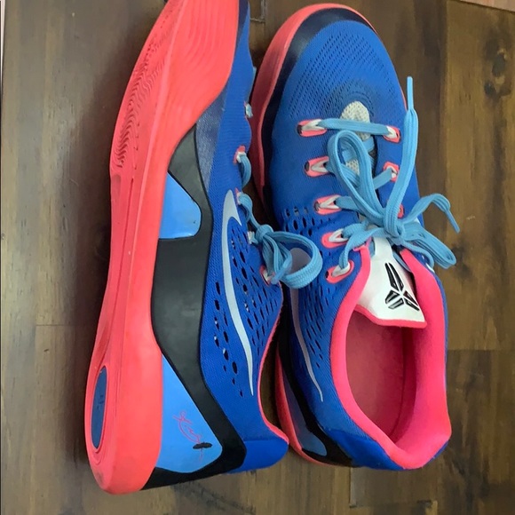 Kobe Bryant shoes - Picture 2 of 2